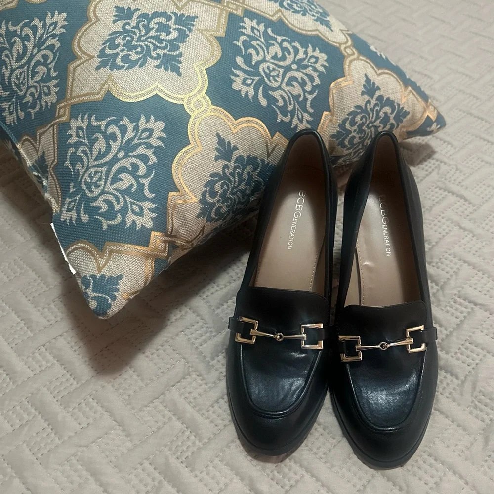 NWOB Women’s BCBGeneration Yasmin Loafer Block Heel‎ Pump Black. Size 10.